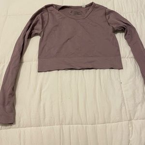 Purple fitted cropped athletic long sleeve top